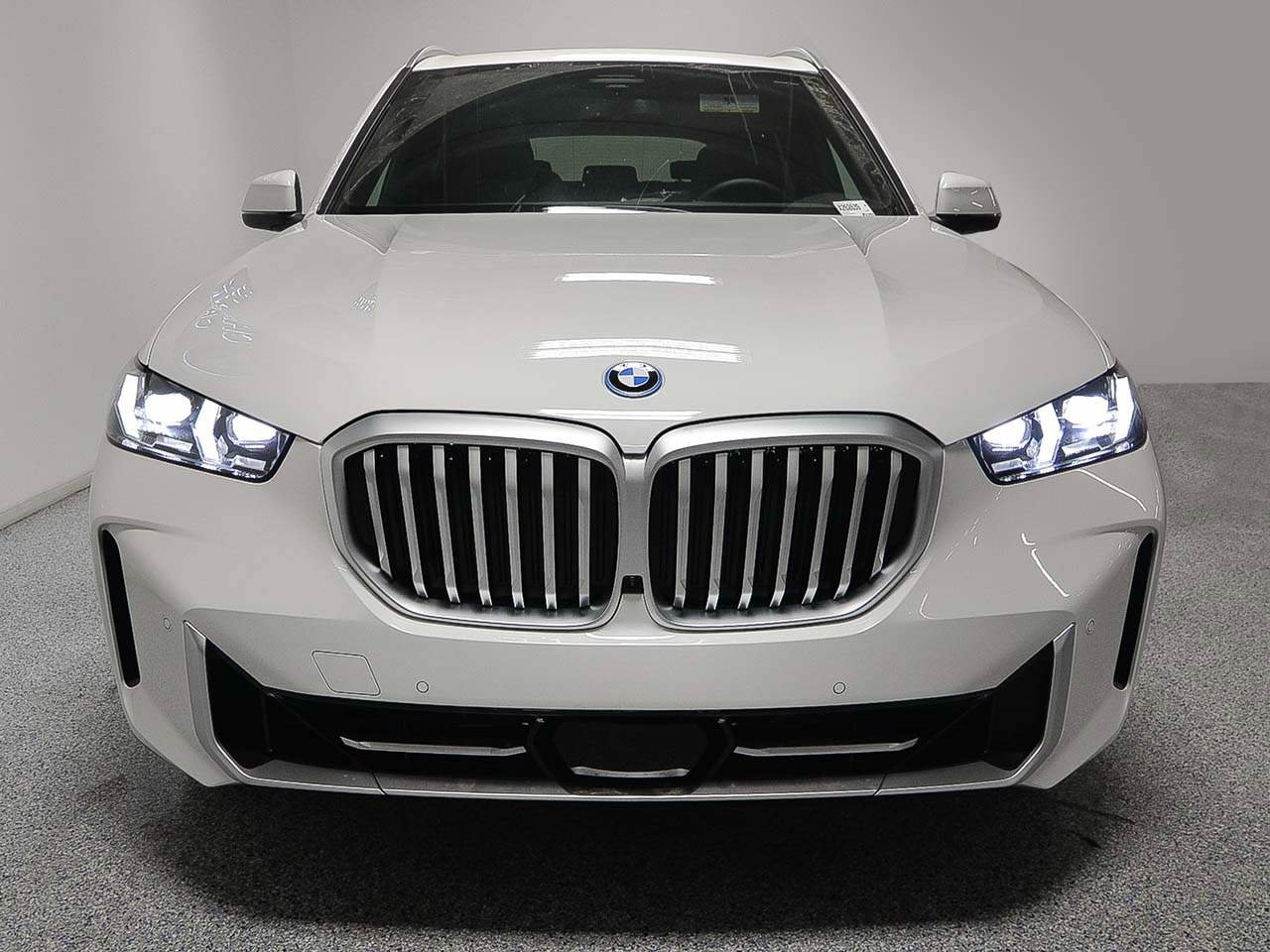 Used 2026 BMW X5 xDrive50e AWD/4WD image 2