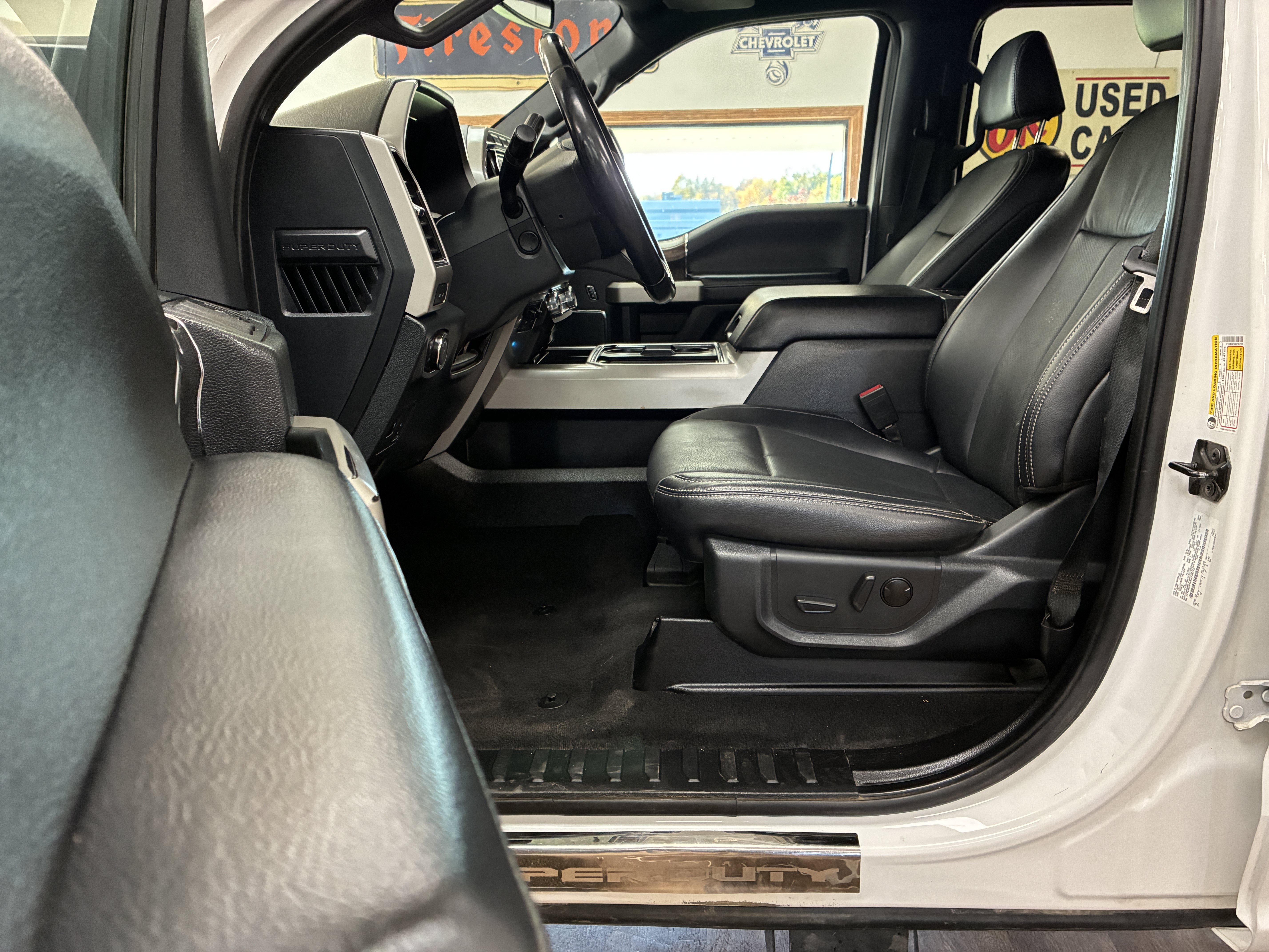 Used 2022 Ford F350 Lariat w/ Black Appearance Package AWD/4WD image 11