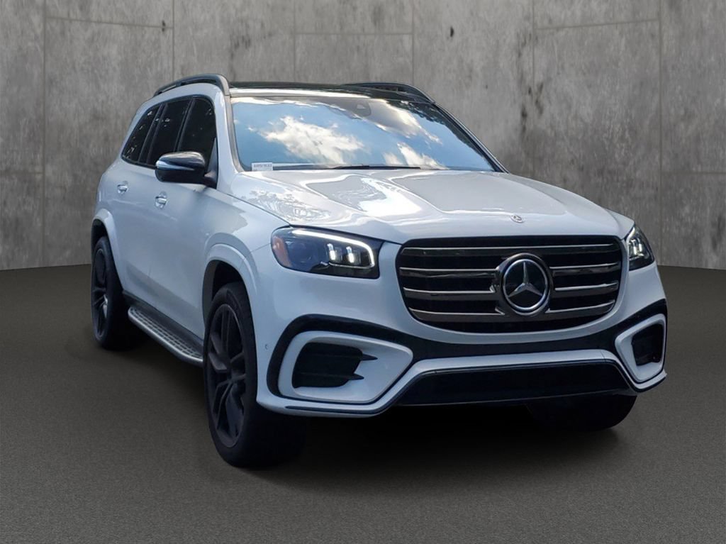 Used 2025 Mercedes-Benz GLS 580 4MATIC image 3