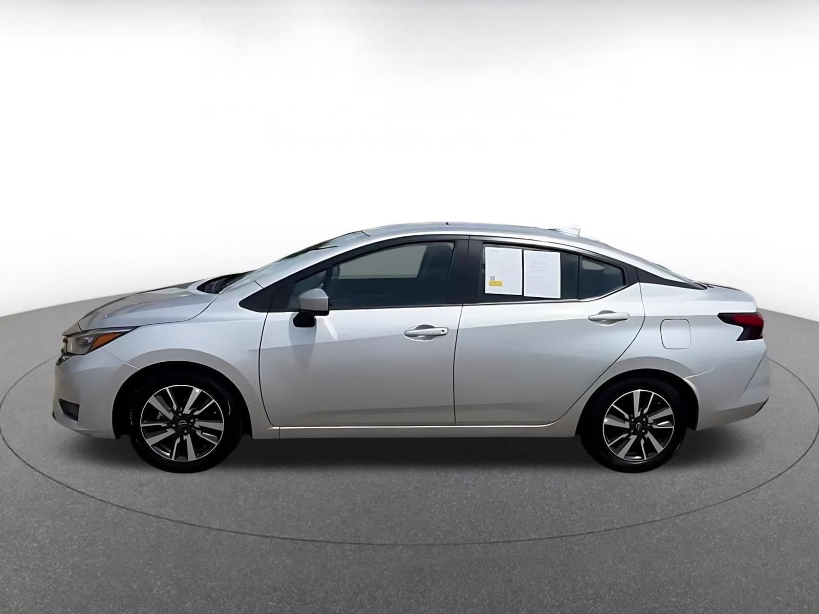 Used 2025 Nissan Versa SV FWD image 9