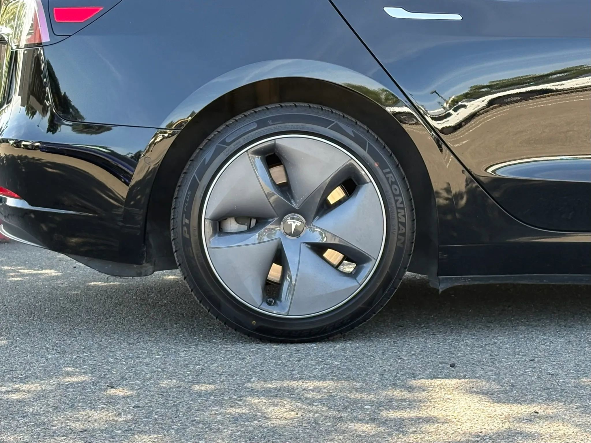 Used 2019 Tesla Model 3 Mid Range RWD image 28