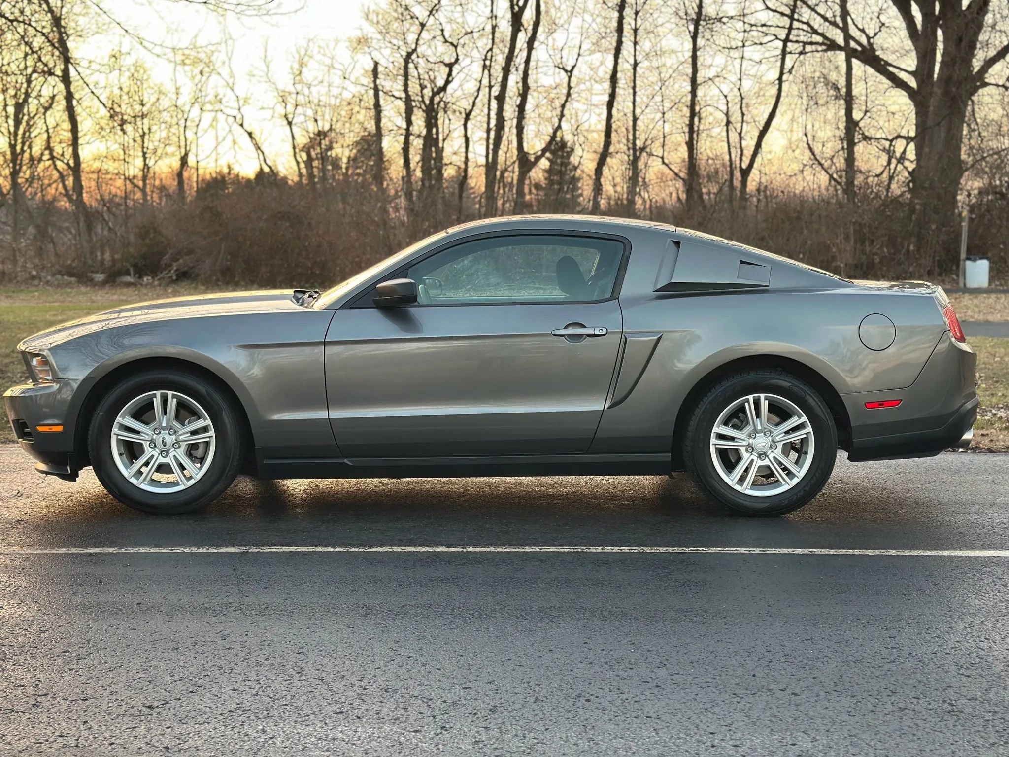 Used 2011 Ford Mustang Coupe image 8