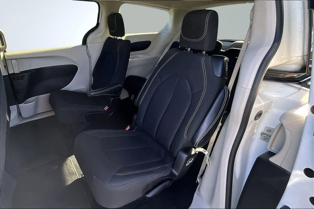 Used 2024 Chrysler Voyager LX image 23