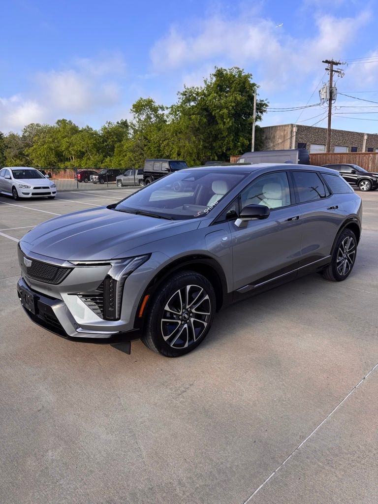 Used 2025 Cadillac Optiq Sport 1 image 3