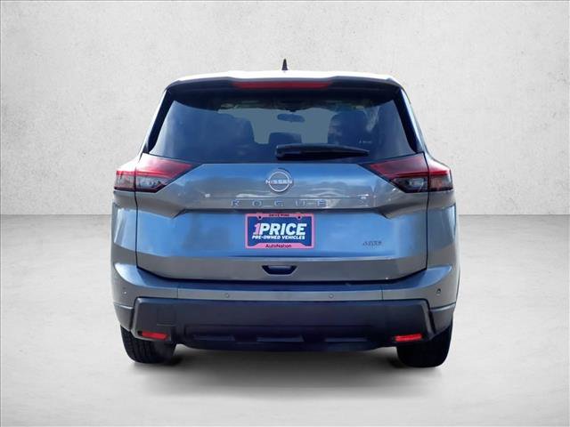 Used 2024 Nissan Rogue S AWD/4WD image 3