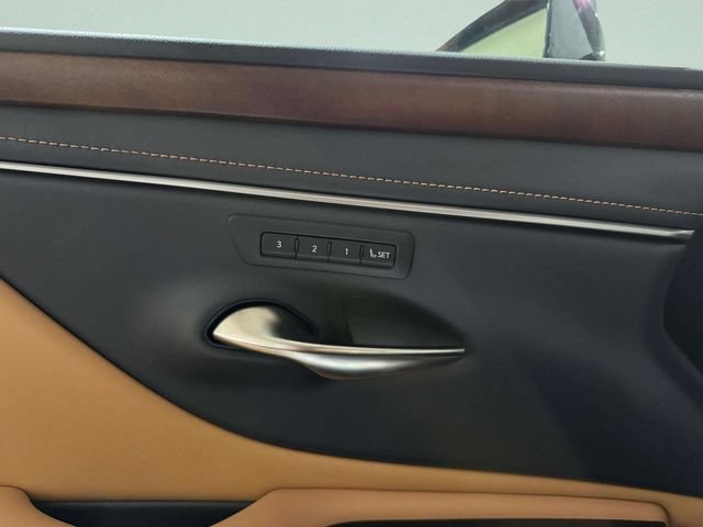 Used 2025 Lexus ES 350 w/ Premium Package FWD image 18