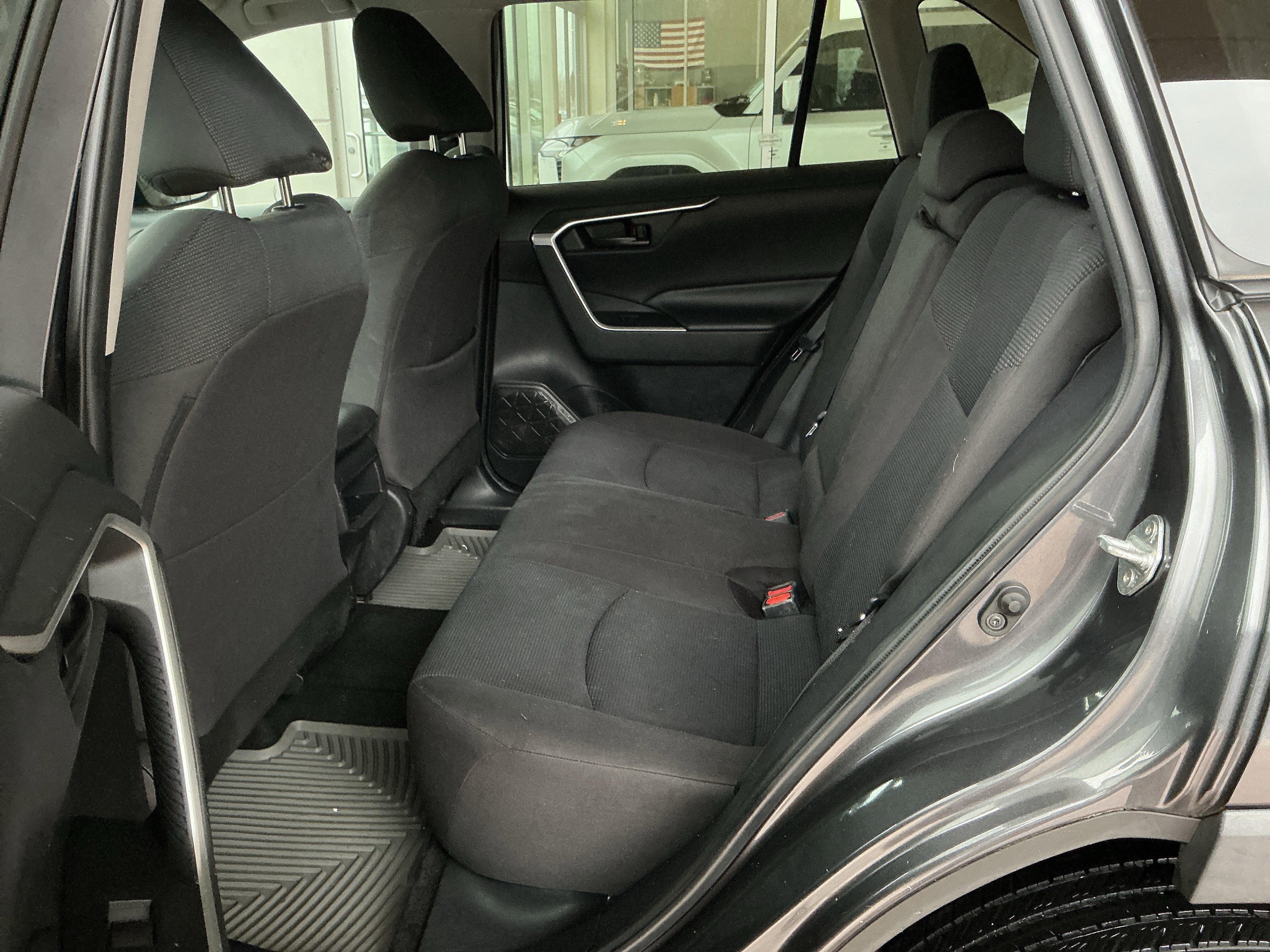 Used 2020 Toyota RAV4 LE image 18