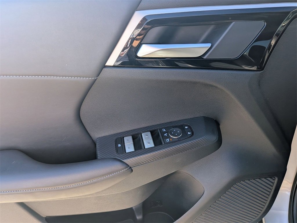 Used 2024 Mitsubishi Outlander SE image 11