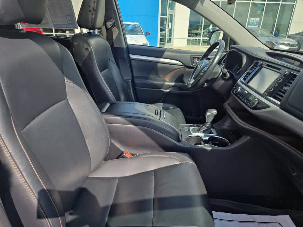 Used 2019 Toyota Highlander XLE AWD/4WD image 62