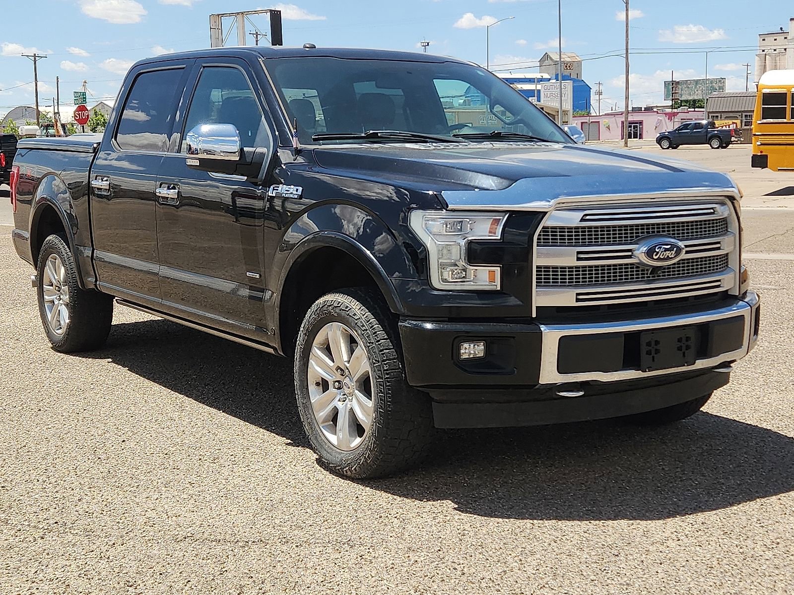 Used 2016 Ford F150 Platinum w/ Equipment Group 701A Luxury AWD/4WD image 4