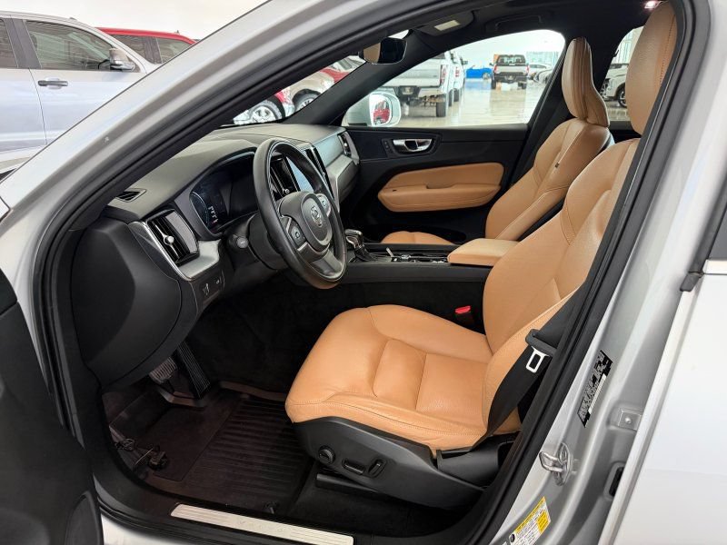Used 2019 Volvo XC60 T6 Momentum w/ Premium Package AWD/4WD image 16