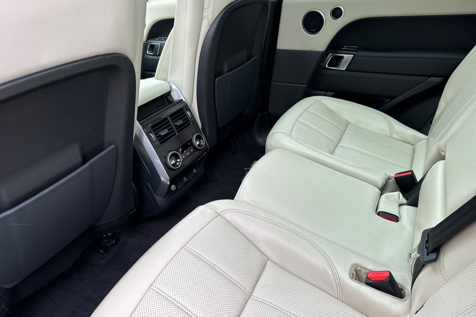 Used 2022 Land Rover Range Rover Sport HSE Silver Edition image 12