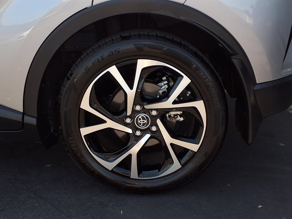 Certified 2018 Toyota C-HR XLE FWD image 4