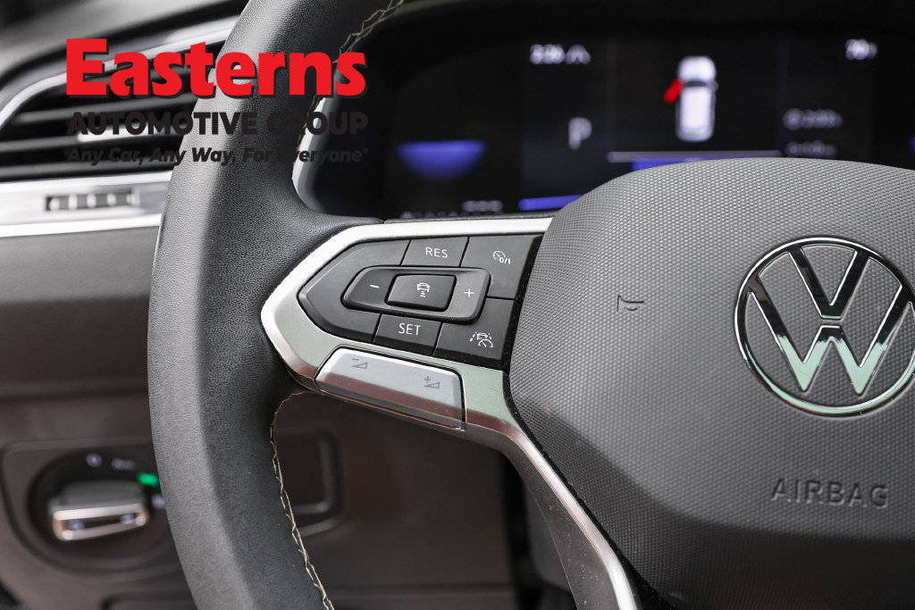 Used 2023 Volkswagen Tiguan SE AWD/4WD image 15