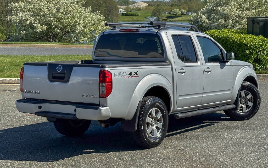 Used 2012 Nissan Frontier PRO-4X w/ Pro-4x Luxury Pkg AWD/4WD image 11