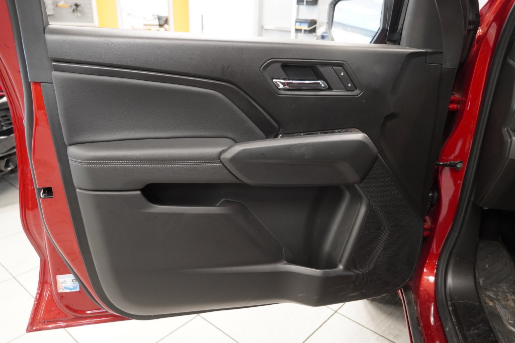 Used 2025 Chevrolet Colorado LT w/ LT Convenience Package AWD/4WD image 17