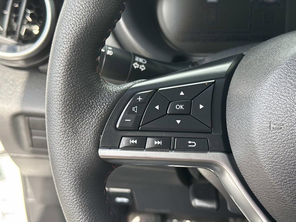 Used 2023 Nissan Kicks SR w/ SR Premium Package FWD image 36