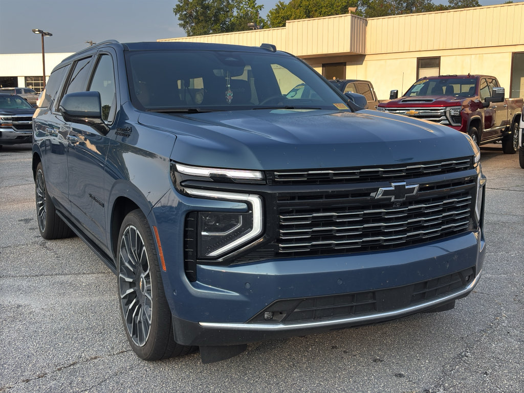 Used 2025 Chevrolet Suburban High Country AWD/4WD video 1