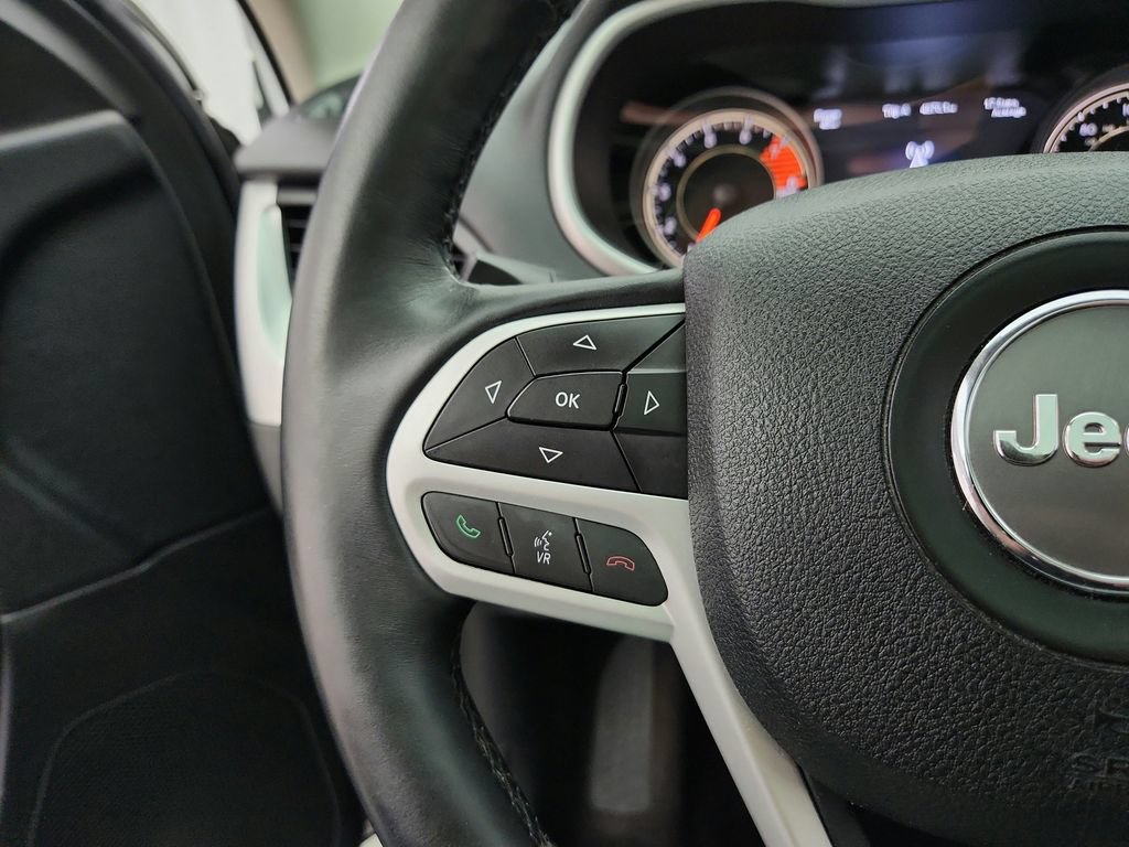 Used 2017 Jeep Cherokee Trailhawk w/ Comfort & Convenience Group AWD/4WD image 23