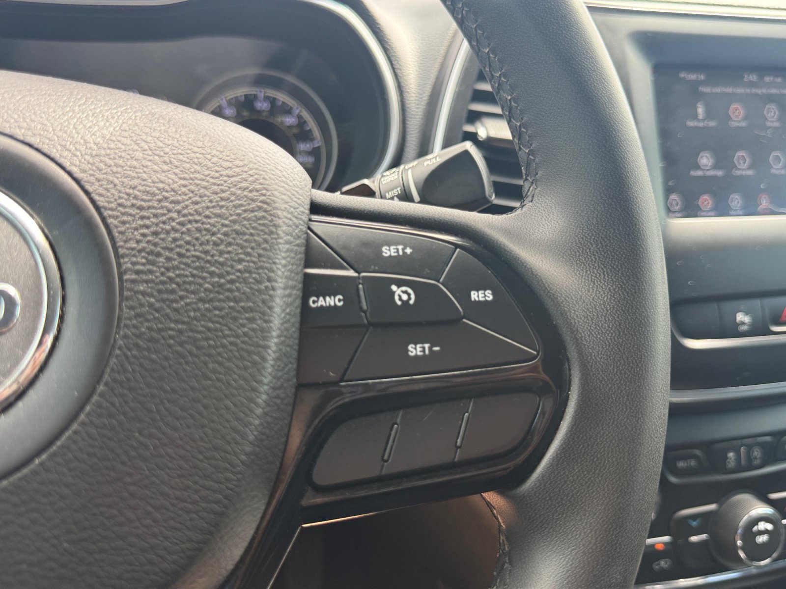 Used 2020 Jeep Cherokee Latitude Plus AWD/4WD image 20