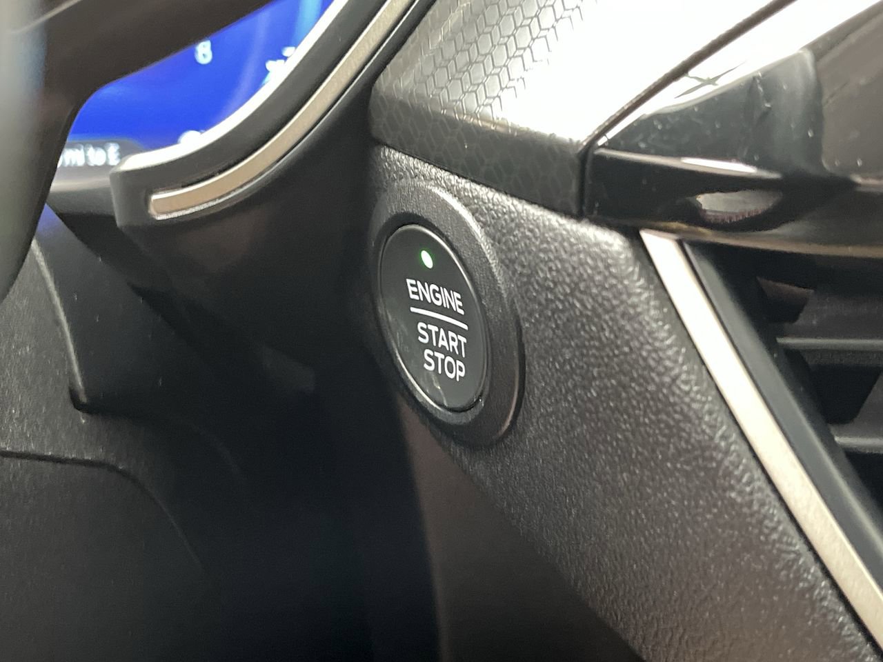 Certified 2022 Ford Escape SEL w/ SEL Stealth AWD Package image 21