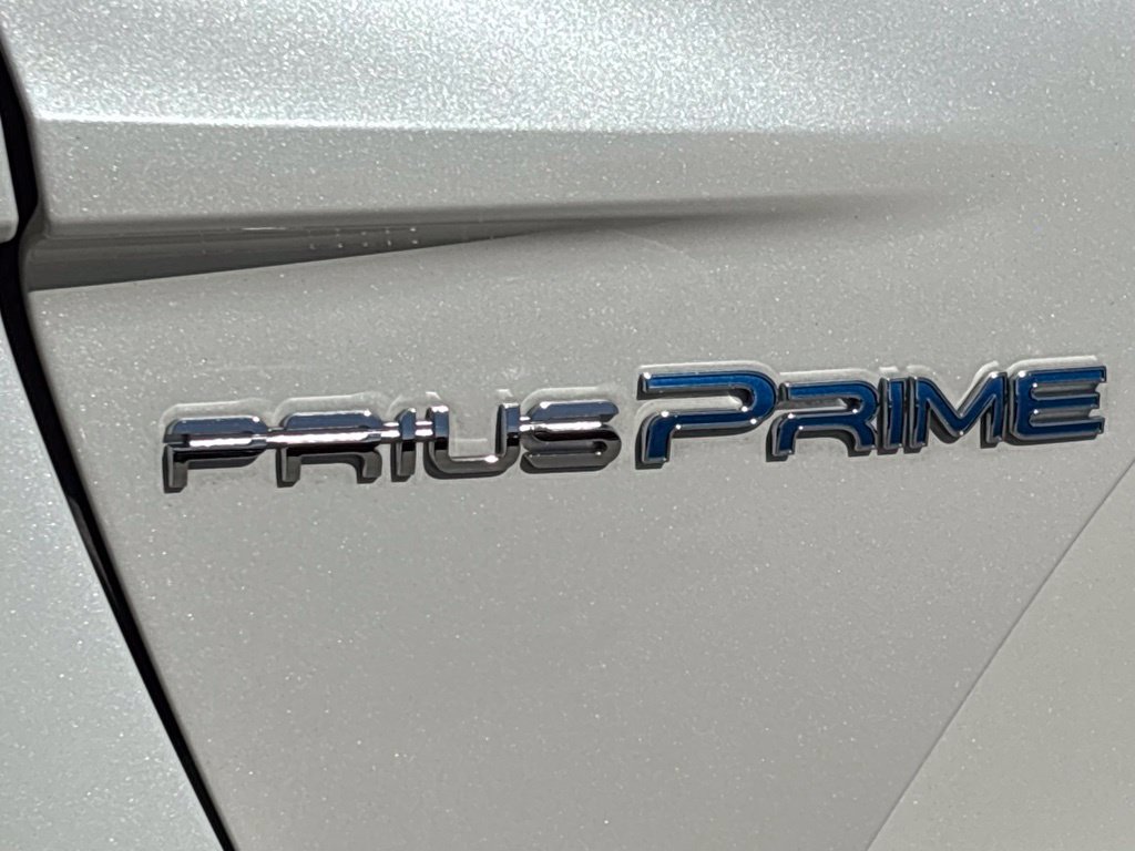 Used 2018 Toyota Prius Prime Premium w/ Preferred Accessory Package FWD image 6