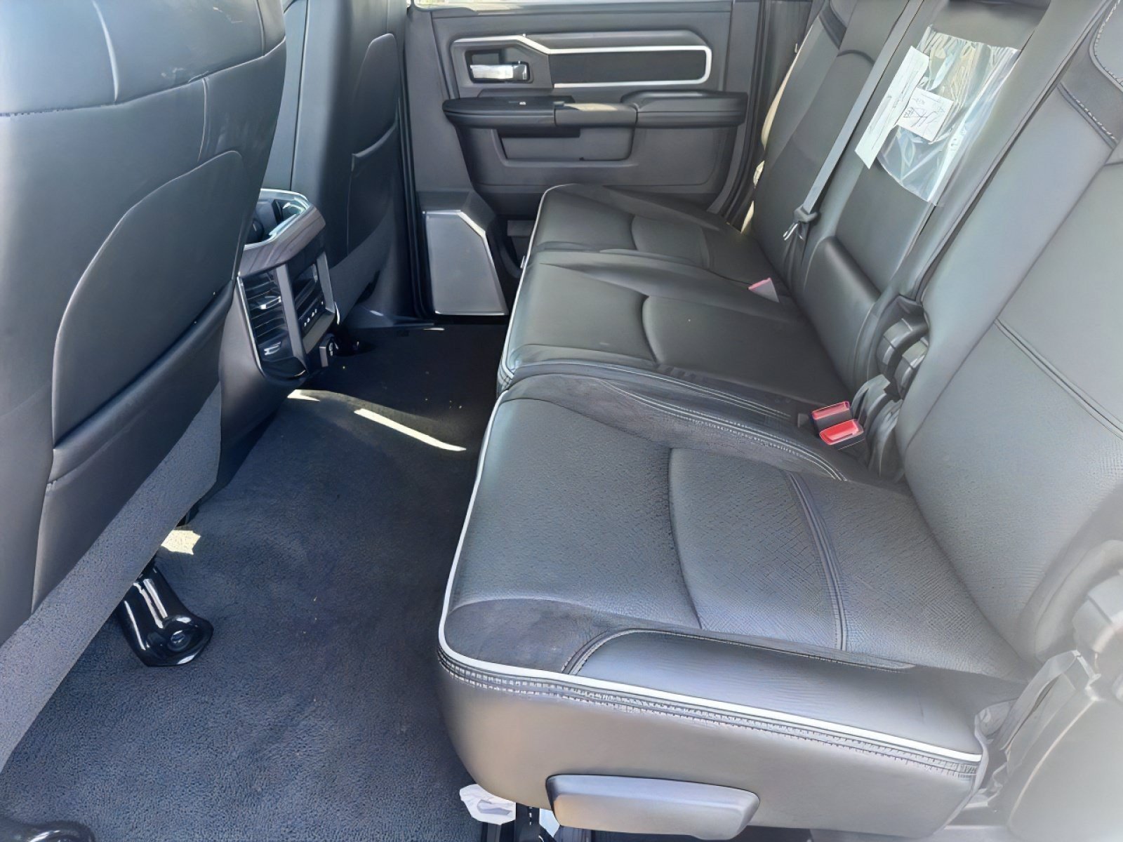 New 2026 RAM 2500 Laramie AWD/4WD image 13