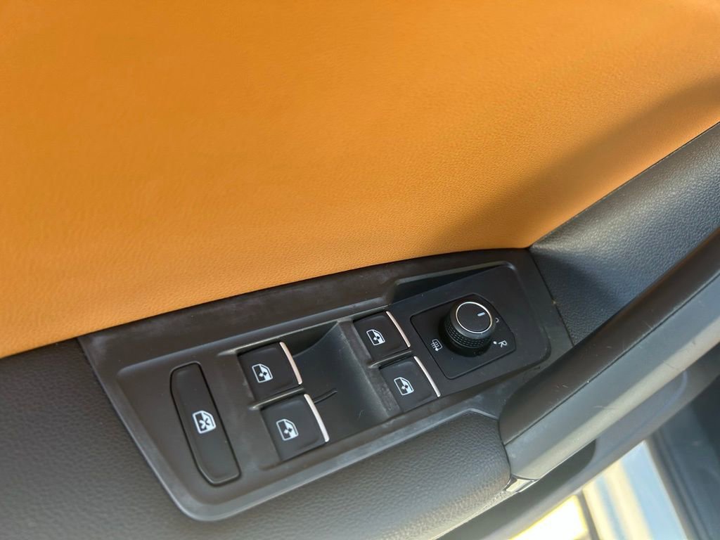 Used 2019 Volkswagen Tiguan SE w/ Panoramic Sunroof Package image 48