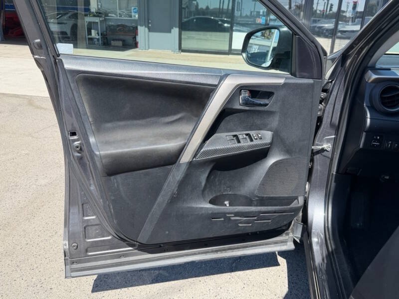 Used 2014 Toyota RAV4 XLE FWD image 10