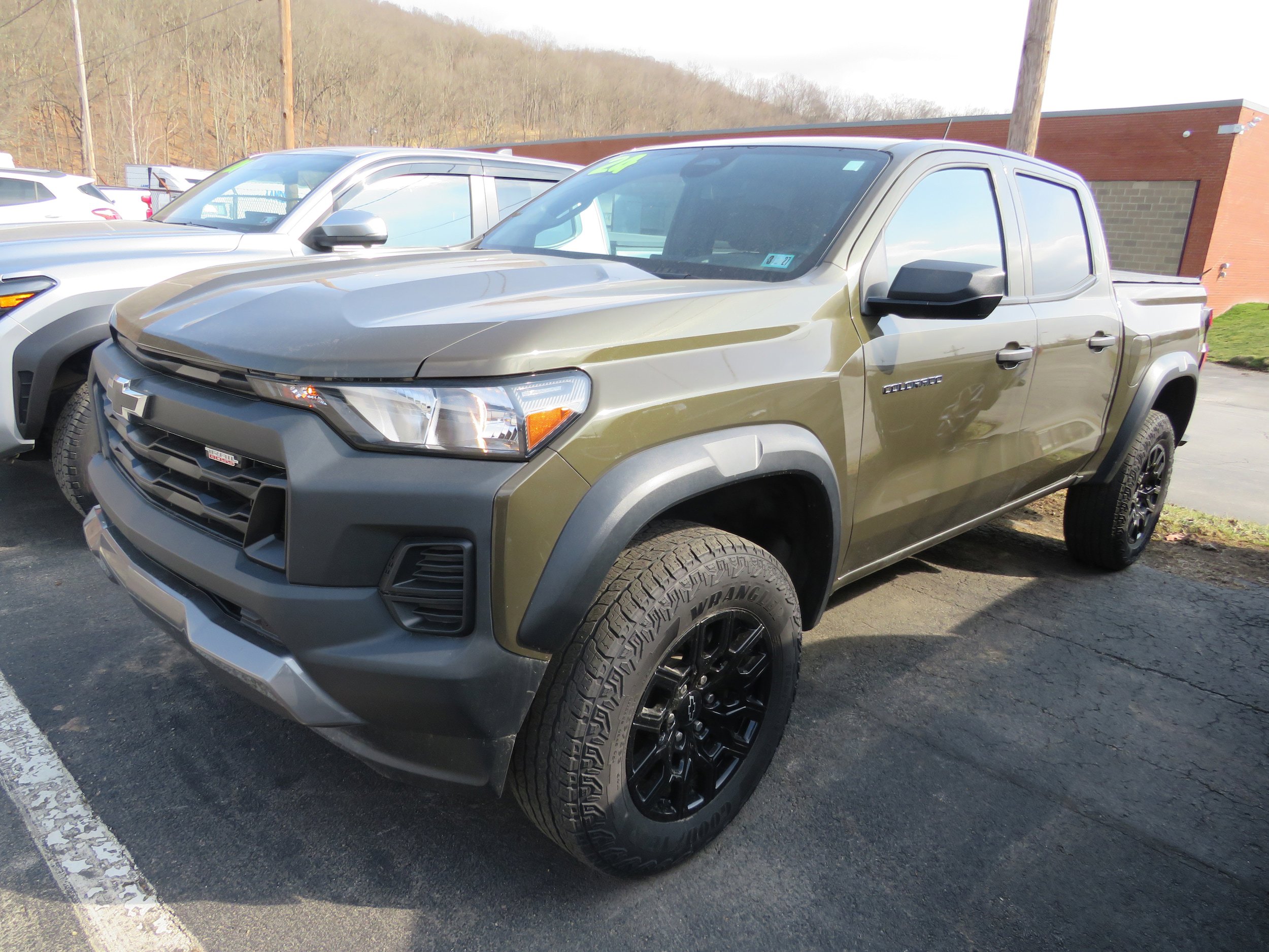 Used 2024 Chevrolet Colorado Trail Boss w/ Advanced Trailering Package image 3