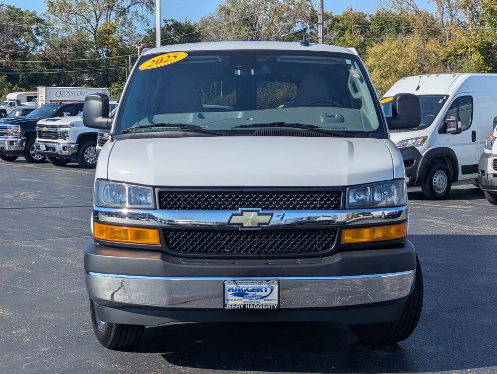 Used 2025 Chevrolet Express 3500 LT w/ LT Preferred Equipment Group RWD image 2