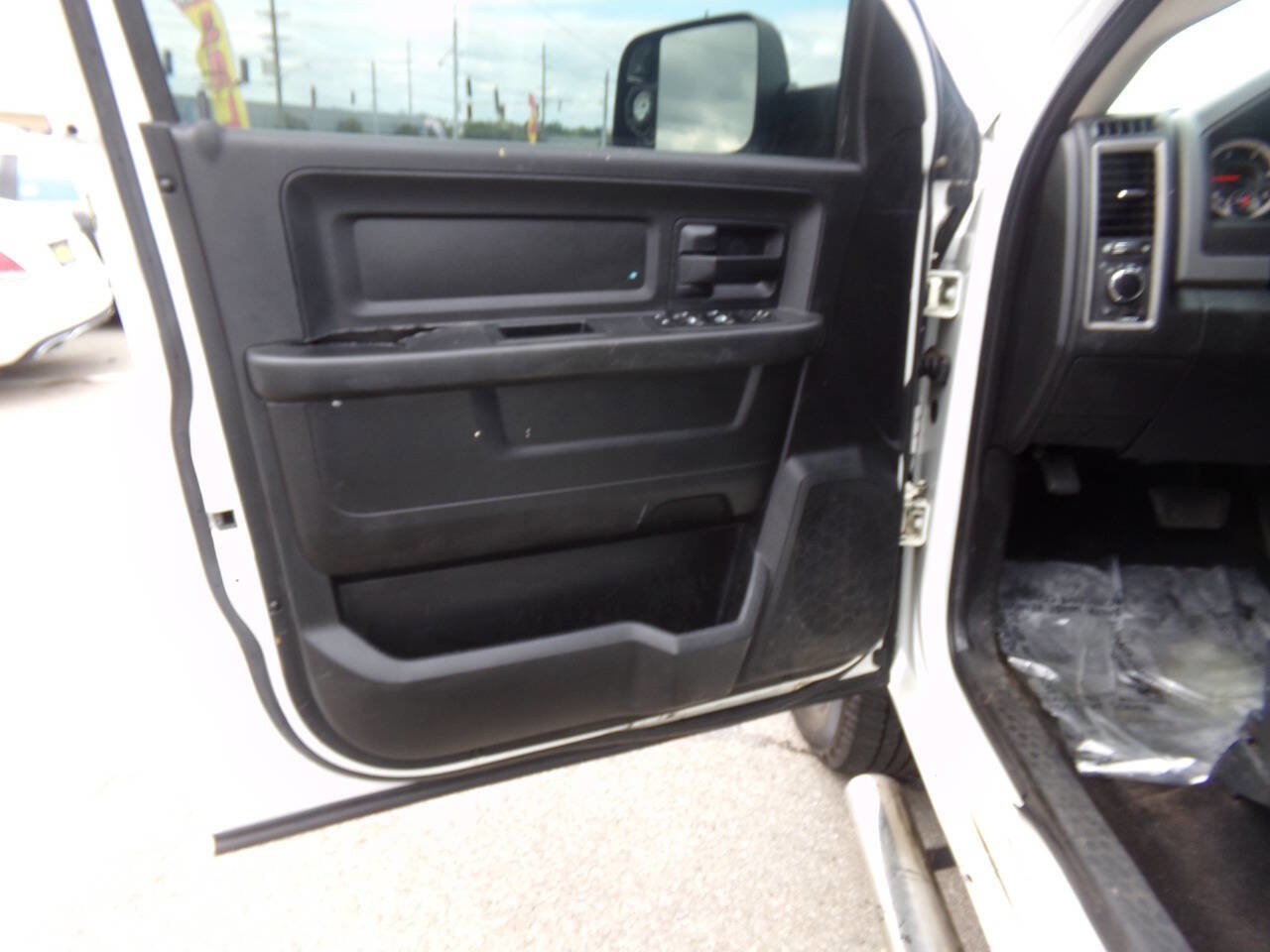 Used 2017 RAM 2500 Tradesman w/ Chrome Appearance Group image 14