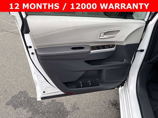 Used 2023 Toyota Sienna LE FWD image 13