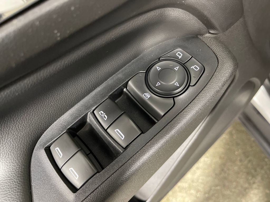 Used 2018 Chevrolet Equinox LT FWD image 18