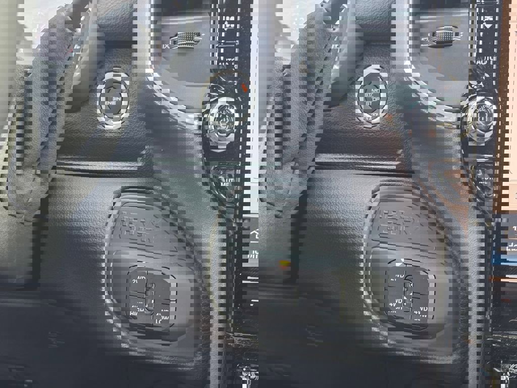 New 2026 RAM 2500 Laramie AWD/4WD image 18