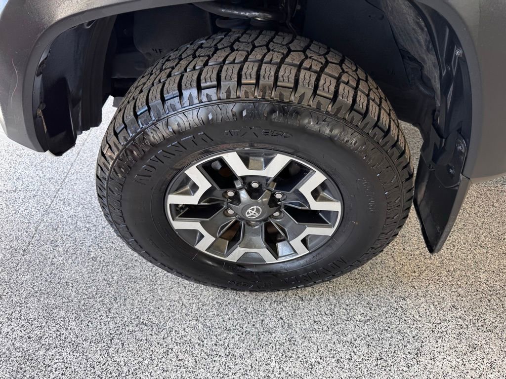 Used 2019 Toyota Tacoma TRD Off-Road image 10