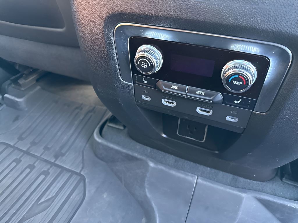 Used 2024 GMC Yukon Denali Ultimate image 17