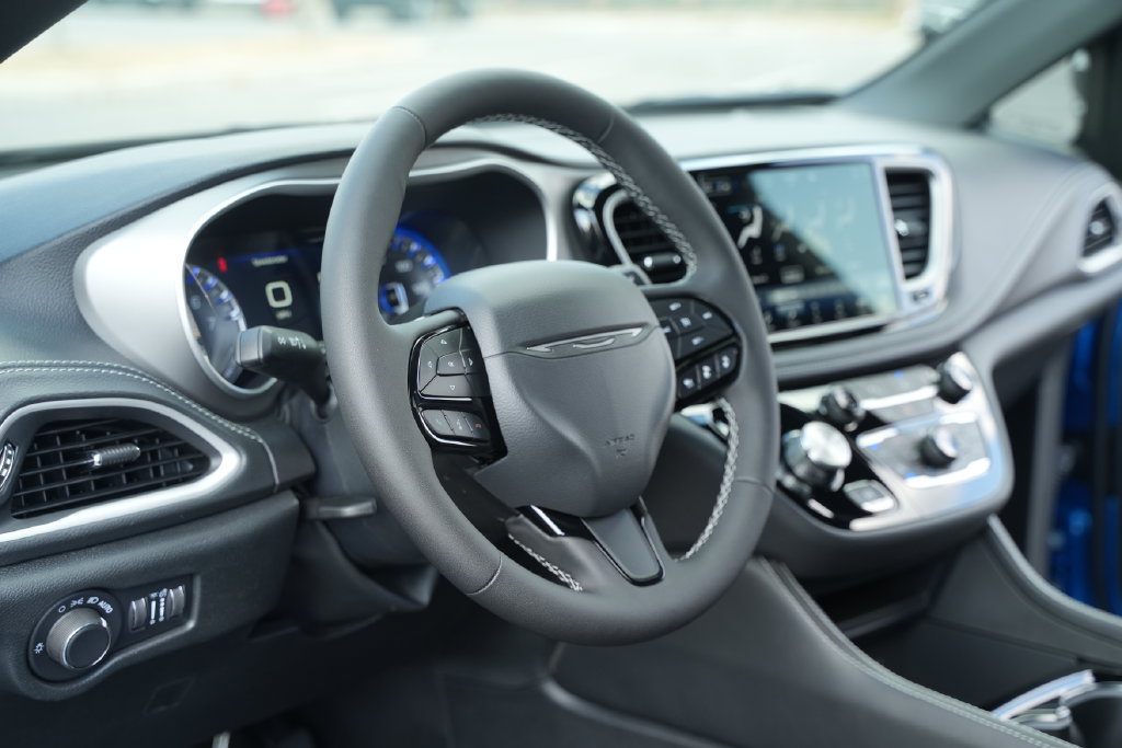 New 2027 Chrysler Pacifica Limited FWD image 26