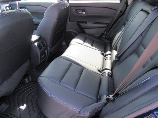 Certified 2025 Nissan Rogue SL FWD image 18