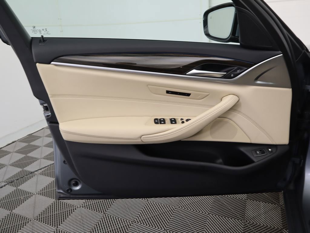 Used 2021 BMW 530e xDrive 530e iPerformance w/ Convenience Package image 25