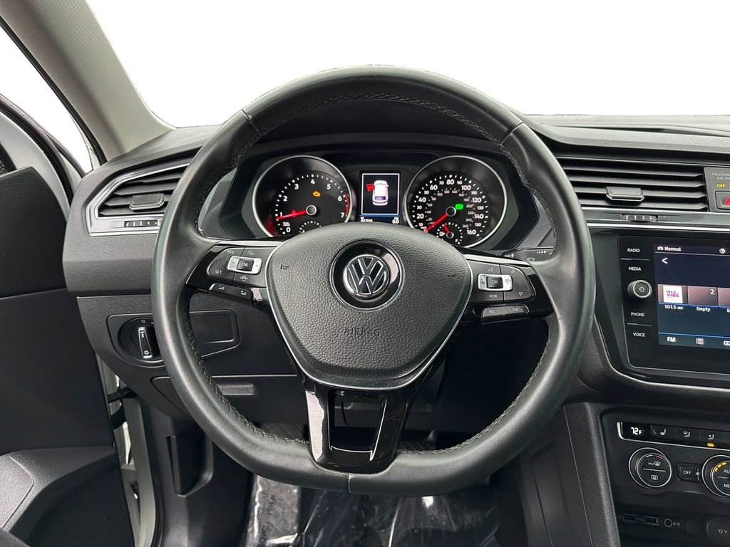 Used 2020 Volkswagen Tiguan SE image 12