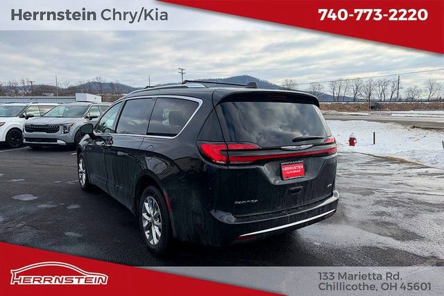 Used 2021 Chrysler Pacifica Touring-L image 5