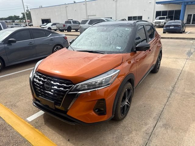 Used 2024 Nissan Kicks SR w/ SR Premium Package FWD image 3