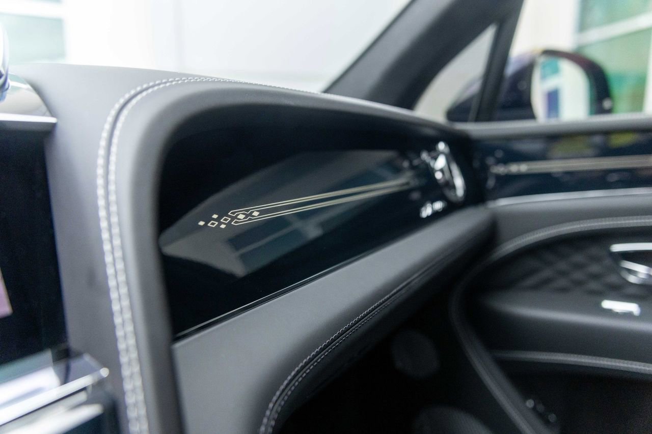 Used 2024 Bentley Bentayga AWD/4WD image 41