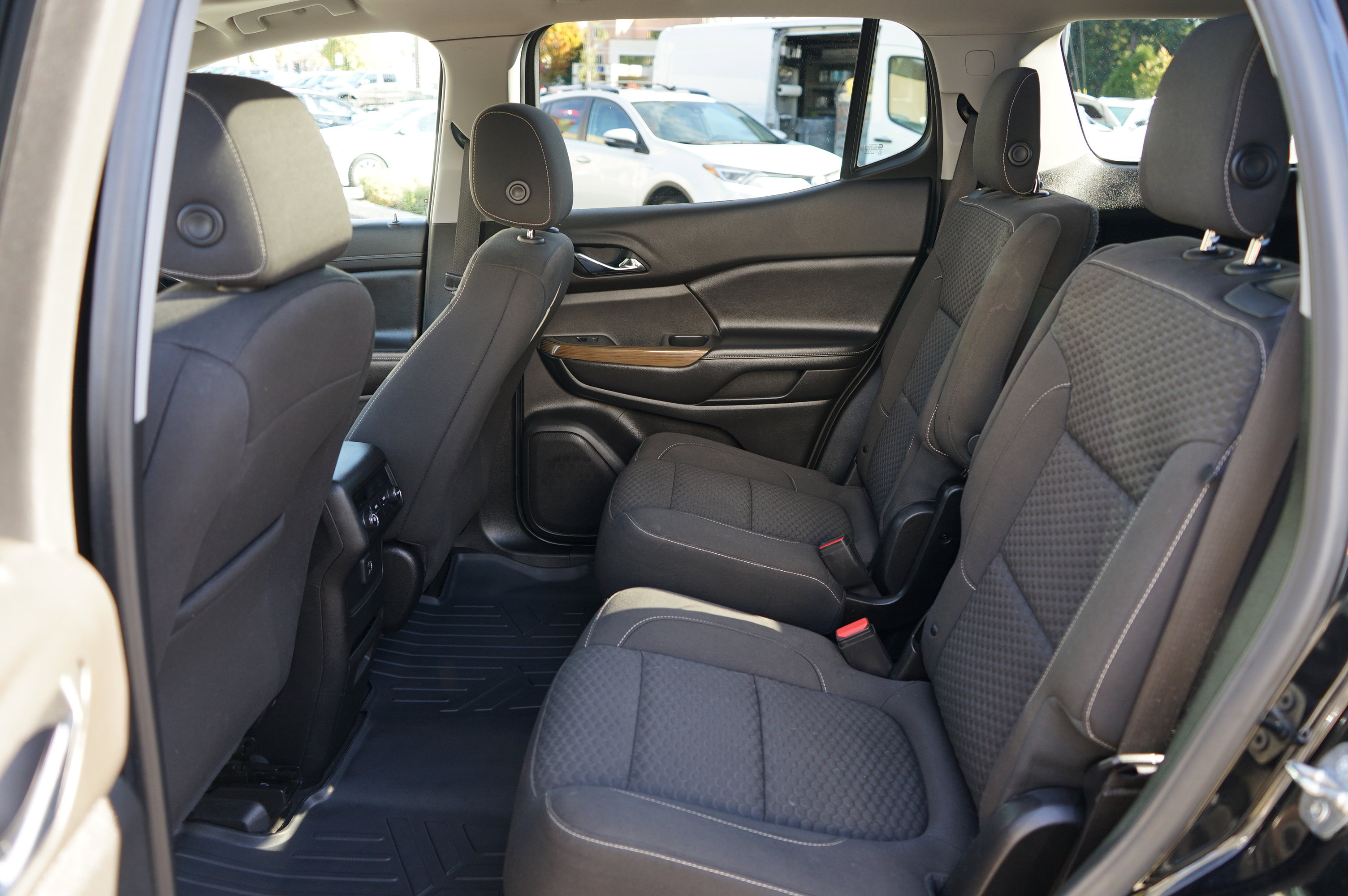 Used 2019 GMC Acadia SLE image 16