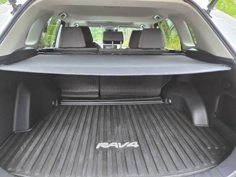 Used 2020 Toyota RAV4 XLE w/ Convenience Package image 18