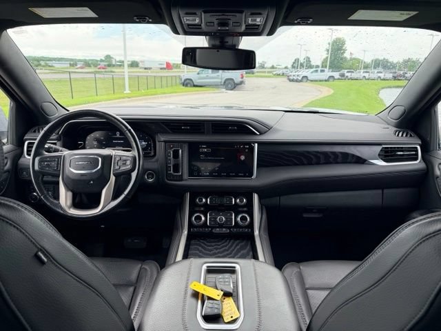 Used 2022 GMC Yukon XL Denali AWD/4WD image 6