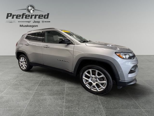 Used 2023 Jeep Compass Latitude image 8