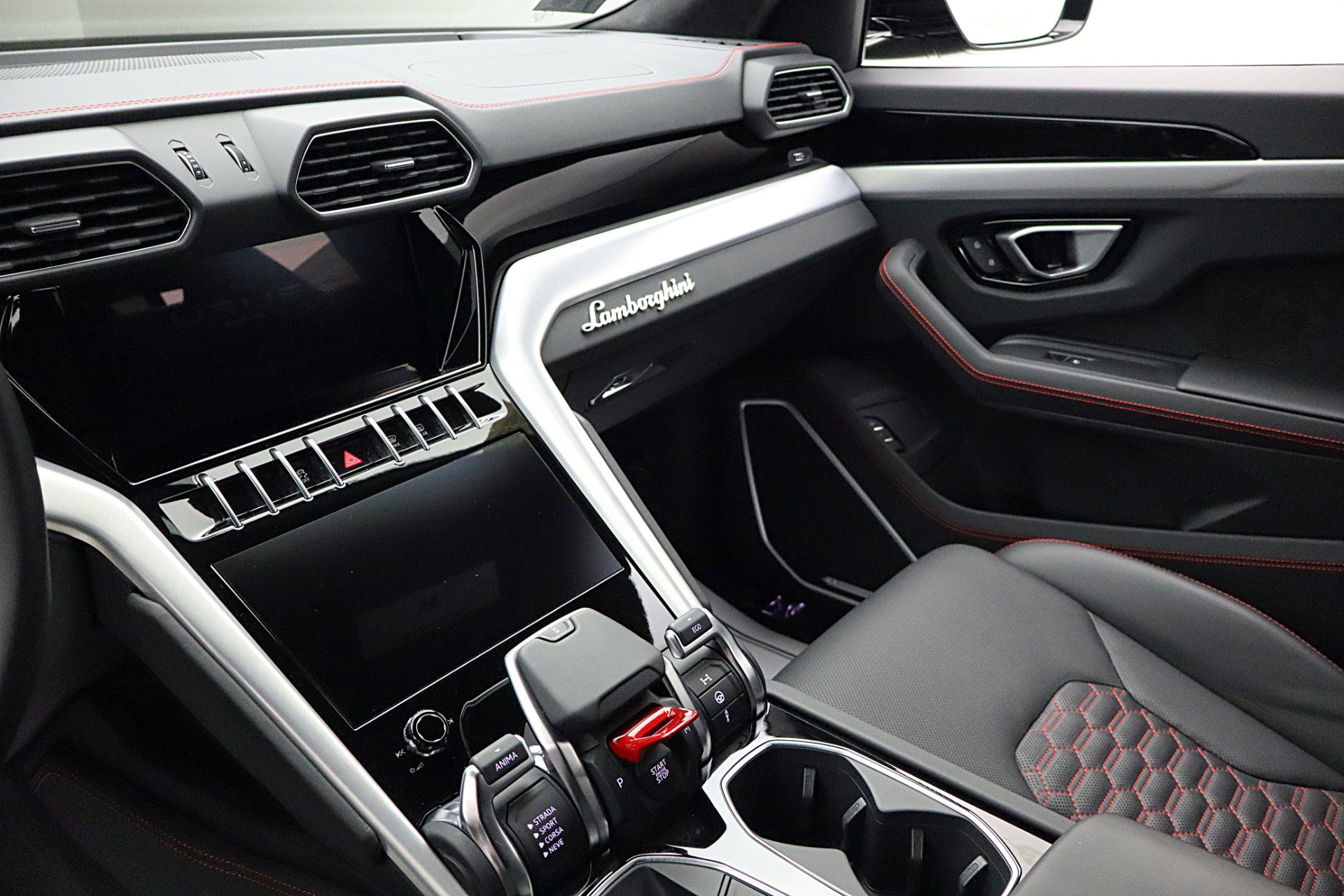 Used 2024 Lamborghini Urus S image 32