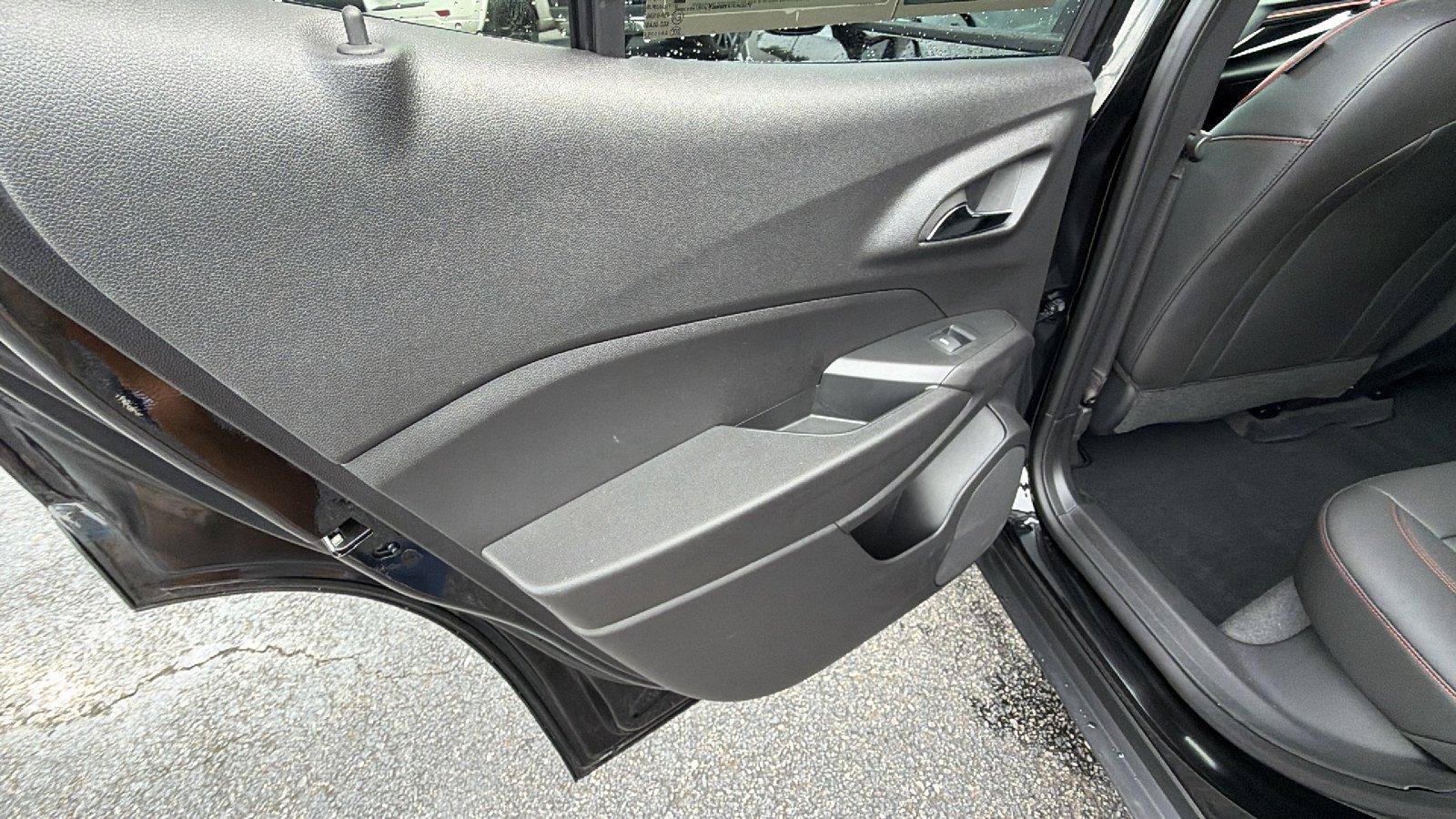Used 2025 Chevrolet Trax RS w/ Sunroof Package FWD image 22